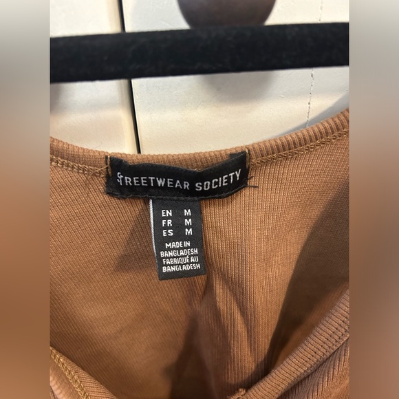 ⚡️2 for 10$!⚡️Notched Neck Cropped Tank Top - Picture 2 of 2